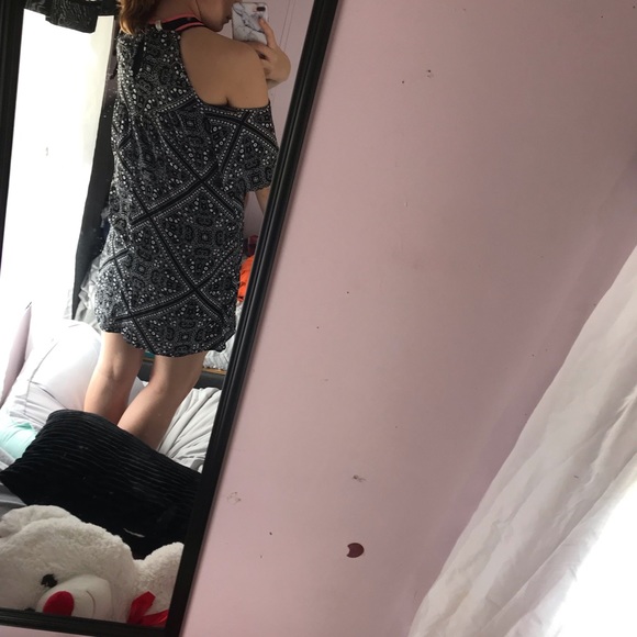 Off the shoulder yoke neck shift dress - Picture 5 of 7